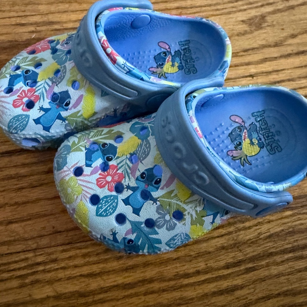 CROCS Light Blue Kids' Stitch Clogs with Floral Print